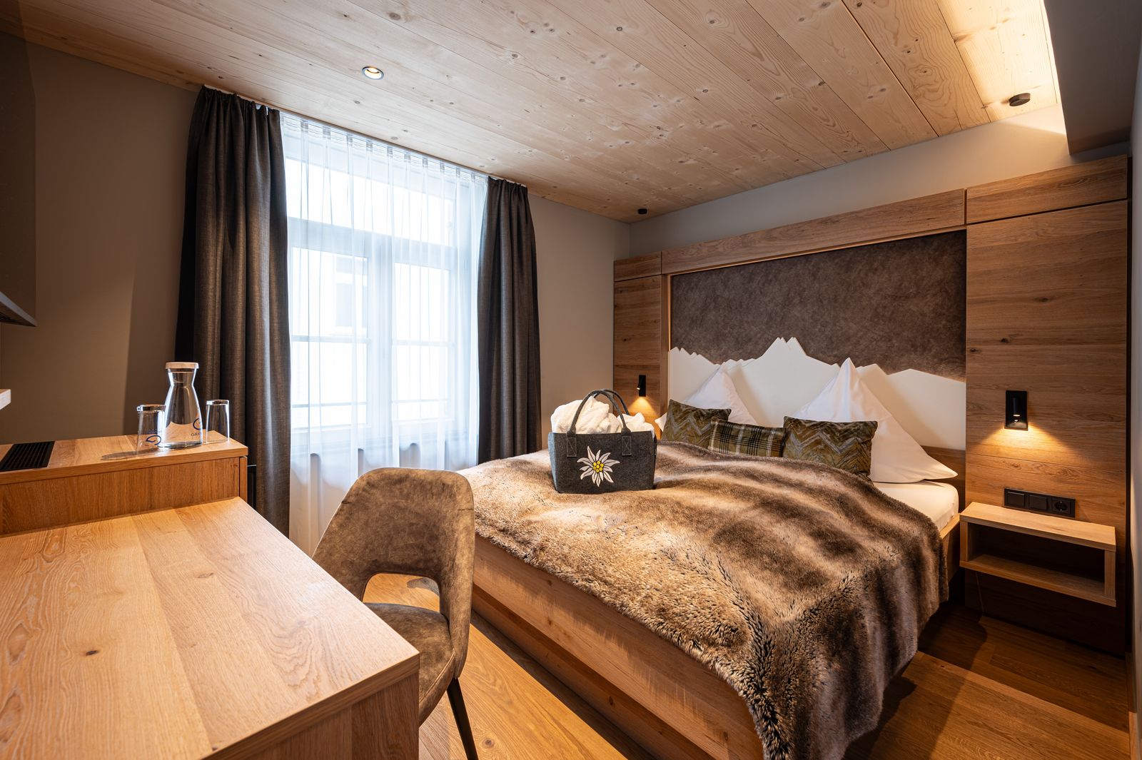 Alpin Design Doppelzimmer image 1 - AlpinLifestyleHotel Löwen & Strauss