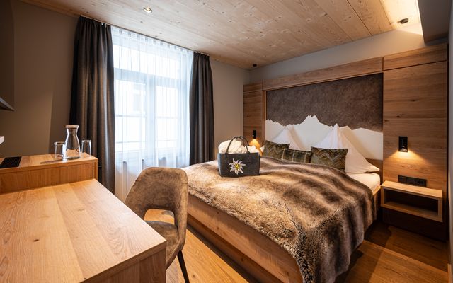 Alpin Design Doppelzimmer image 2 - AlpinLifestyleHotel Löwen & Strauss