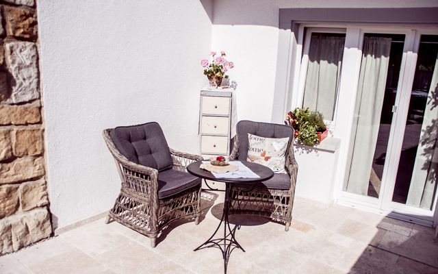 biohotel zur scheunenwirtin schwalbennest sitzecke gartenzimmer