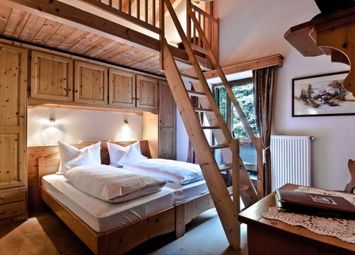 Mulit-Bed Room Classic – with 3 beds on mezzanine floor (1/1) - Aqua Bad Cortina
