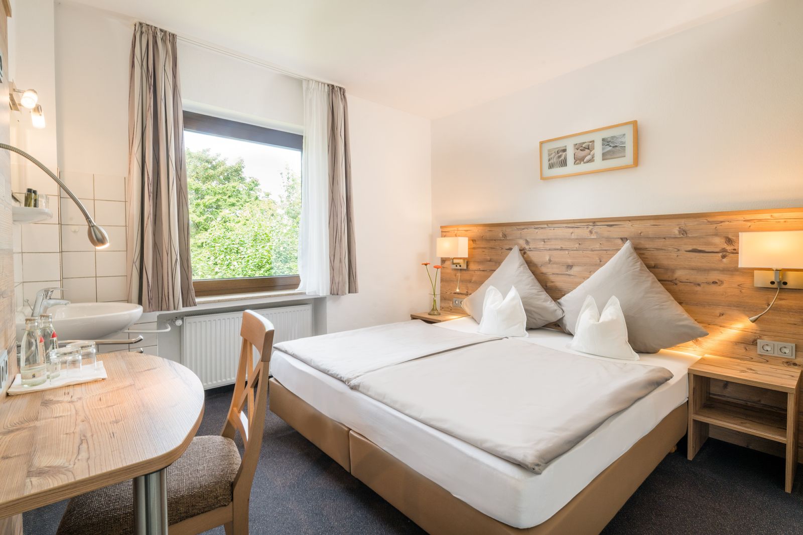 Doppelzimmer Economy Doppelbett image 1 - Hotel Haus Nussbaum