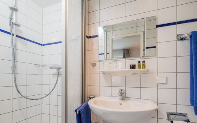 Classic double room with double bed image 2 - Hotel Haus Nussbaum