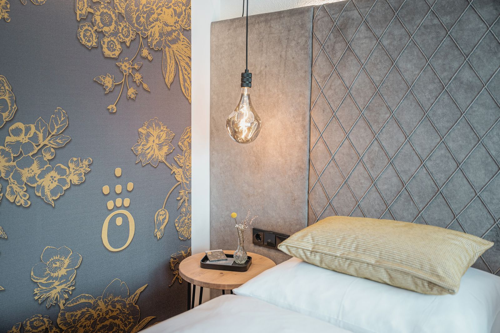 Cozy Room in der HOCHKÖNIGIN mit Blick auf das Bett