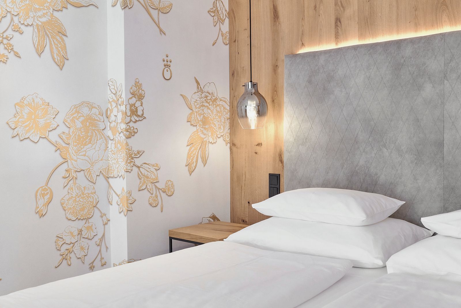 Zimmer im Hotel die HOCHKÖNIGIN mit Blick auf das Bett