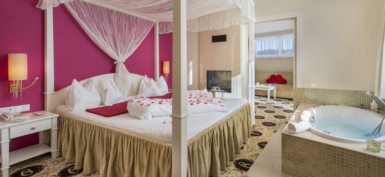 Romantik & Spa Hotel Alpen-Herz: Honeymoon Suite image #1