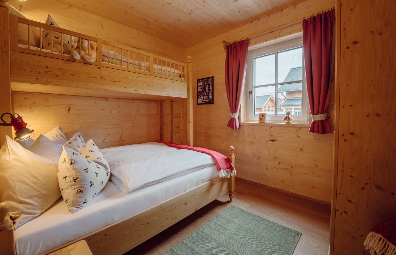 Haus Gössl Schlafzimmer Doppelbett mit Hochbbett 7