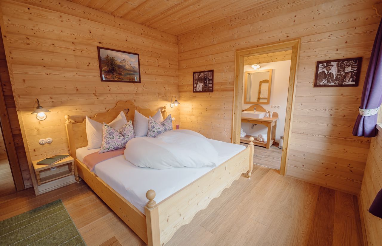 Salzkammergut plus Schlafzimmer 2 mit Doppelbett