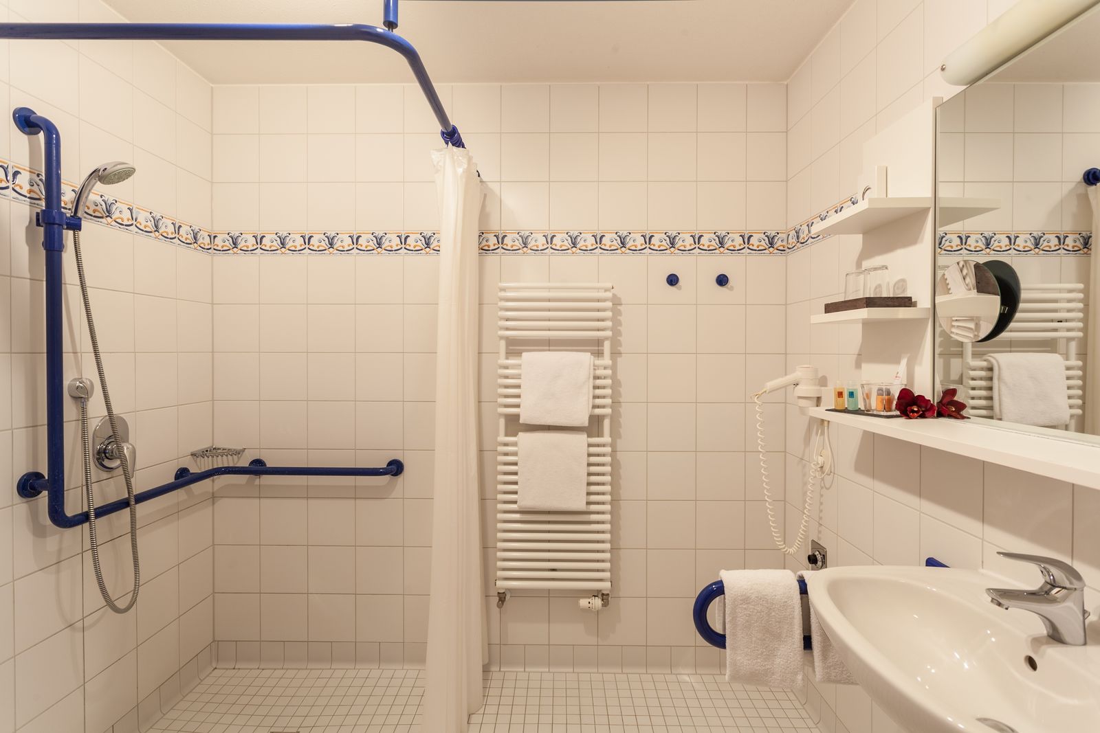 Familienzimmer Kitchenette image 4 - Hartungs Hoteldorf