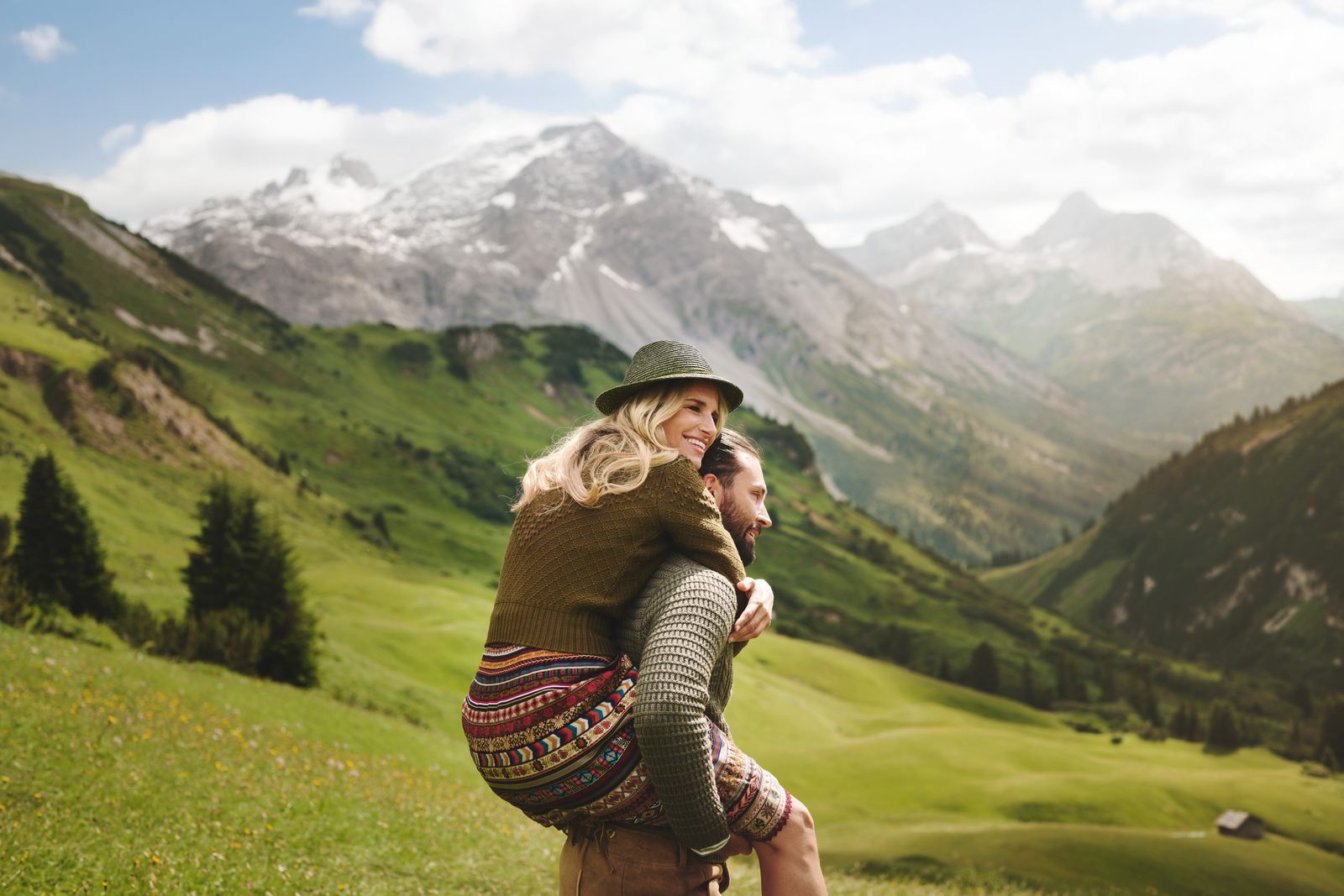 PHÄNOMENAL VERLIEBT image 1 - Burg Hotel 