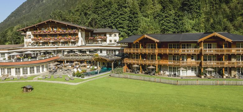 Vitalhotel Edelweiss: Active late fall hiking and skiing