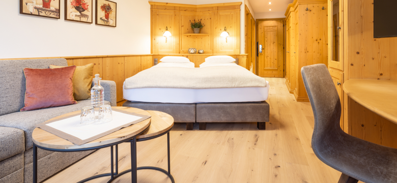 Vitalhotel Edelweiss: Active late fall hiking and skiing