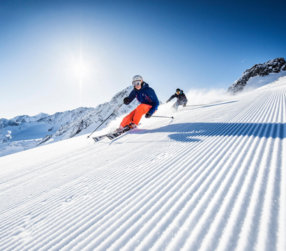 Vitalhotel Edelweiss: Skiing in the sun on the glacier