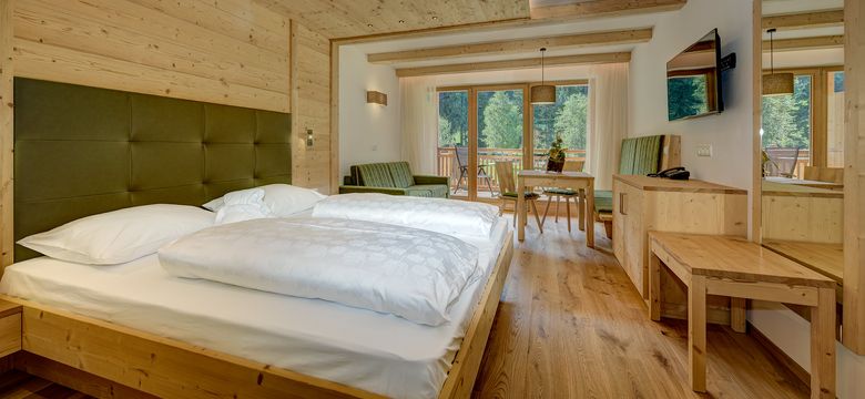 Alpine Nature Hotel Stoll: Chalet forest view image #1