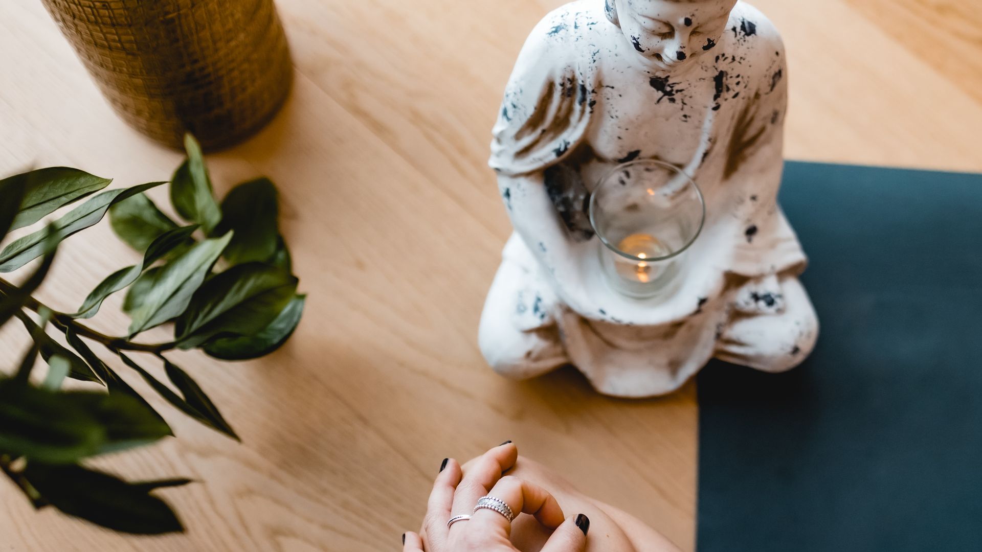 Buddah with hand