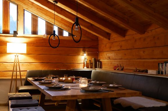 Essbereich im Wohnraum, Chalet Höfer, Vigo Rendena, San Valentino Tal, Trentino-Südtirol, Italien