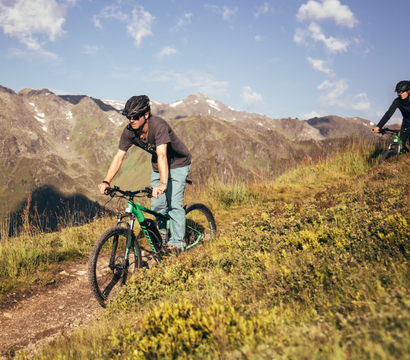 ZillergrundRock Luxury Mountain Resort: E-Bike Adventures im Zillergrund