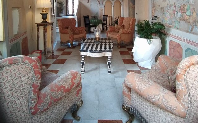 Egyágyas szoba  Egyágyas, korhűen berendezett, San Francesco nevű szoba franciaággyal.  image 2 - Hotel Antichi Feudi Dimora dˋEpoca | Teggiano | Kampanien | Italien