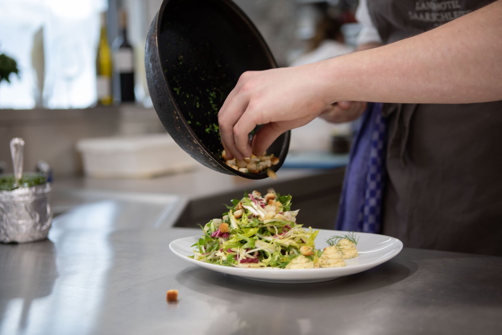 Waren Sie schon mal bei Christian in der Küche? image 5 - Buchnas Landhotel Saarschleife