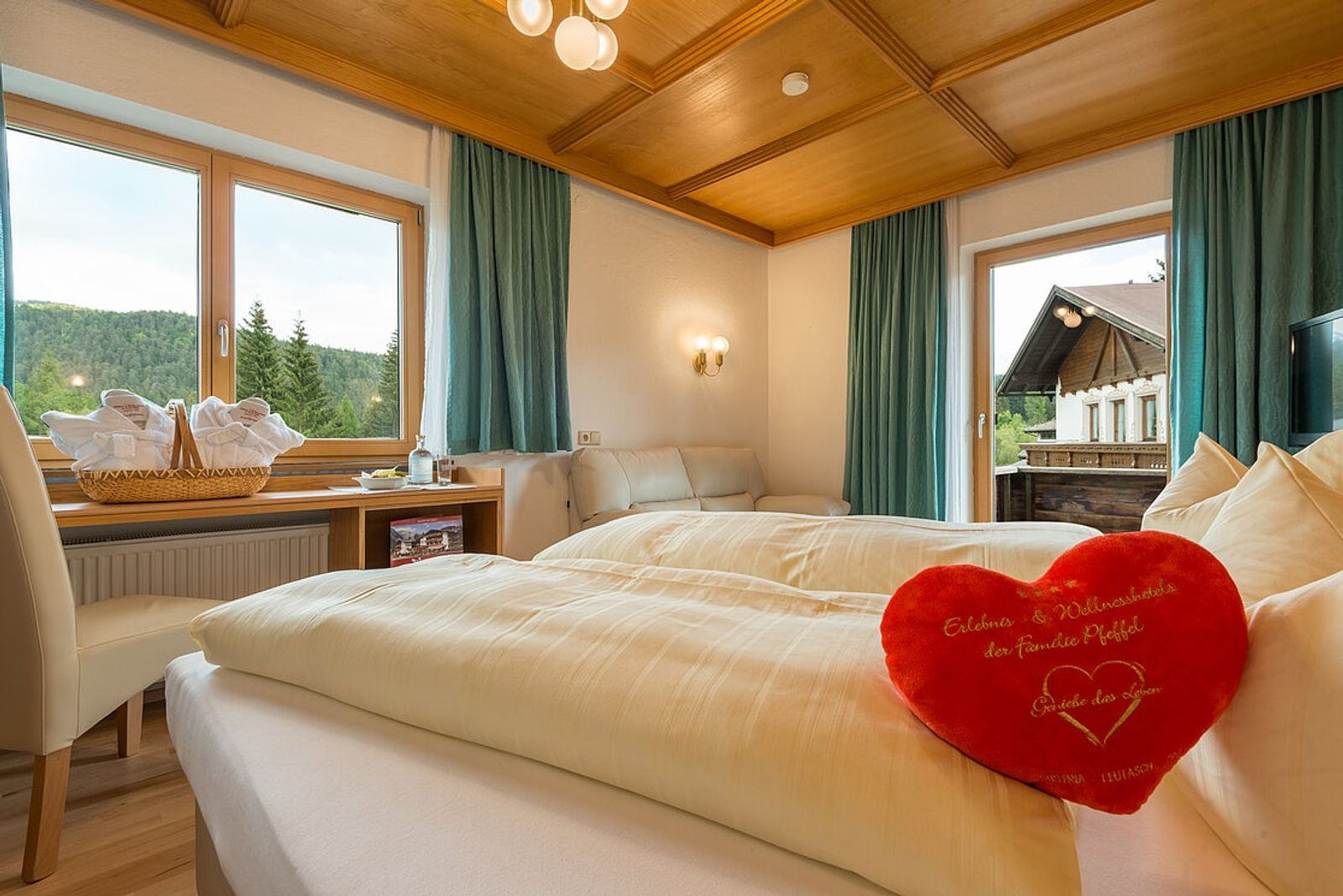 Doppelzimmer Tirol Pur image 2 - Hotel Kristall | Leutasch | Tirol | Austria