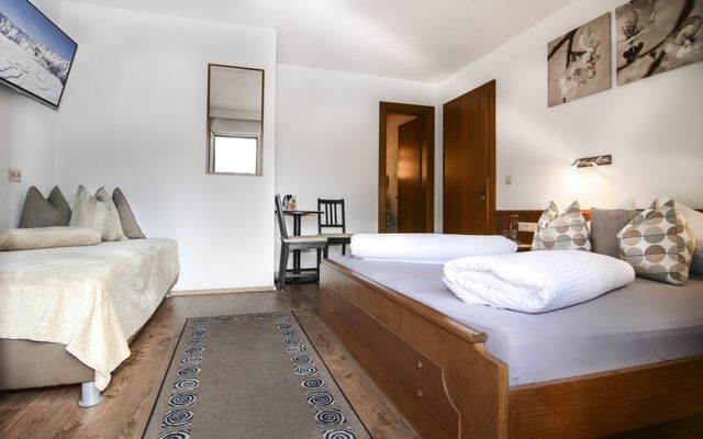 Unterkunft Zimmer/Appartement/Chalet: Dreibettzimmer mit Dusche & WC