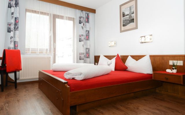 Doppelzimmer mit Dusche & WC image 1 - Gästehaus Julia | Ischgl | Tirol | Austria 