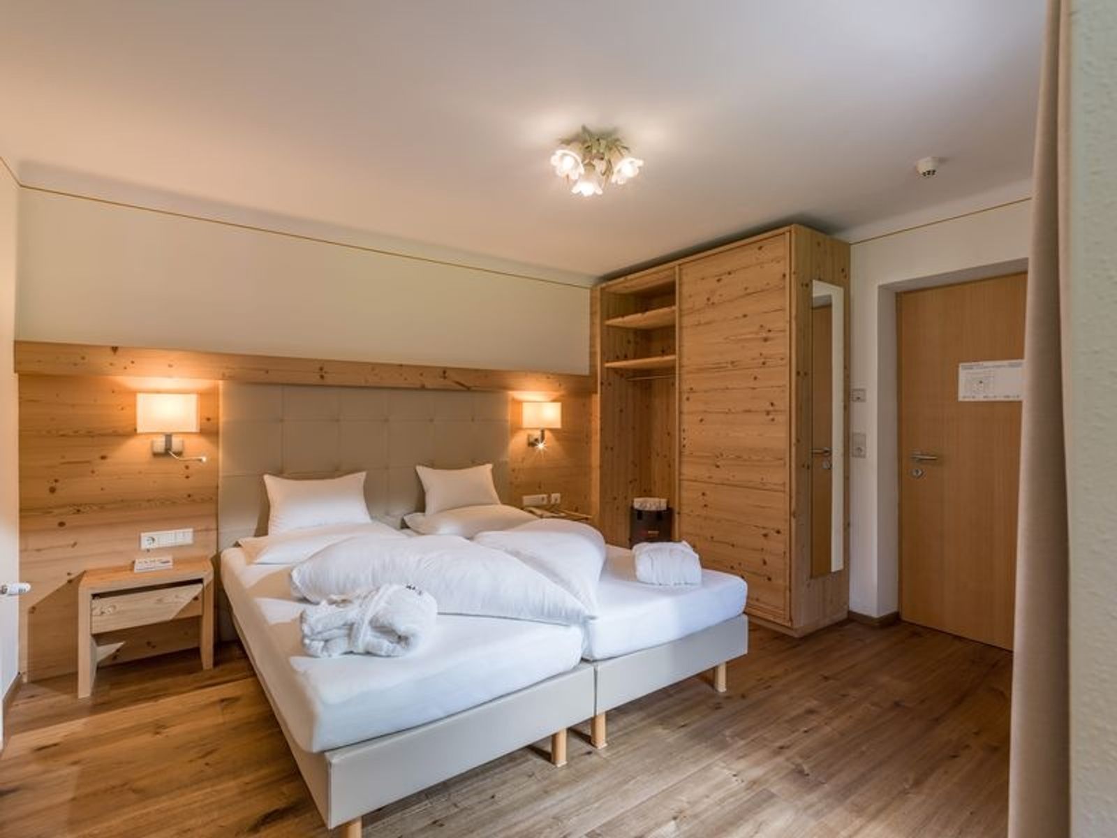 Juniorsuite Kraftplatz image 1 - Der Logenplatz im Zillertal  Hotel Waldfriede | Zillertal | Tirol | Austria