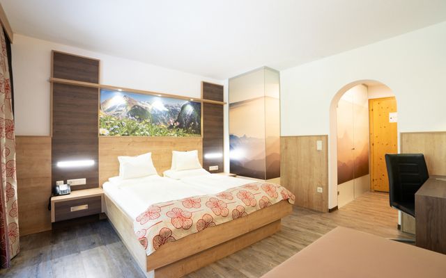 Doppelzimmer Tirol image 3 - Wohlfühl - Hotel Gundolf | Pitztal | Tirol | Austria