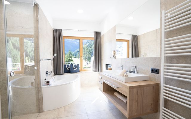 Panorama SUITE  image 3 - Wohlfühl - Hotel Gundolf | Pitztal | Tirol | Austria