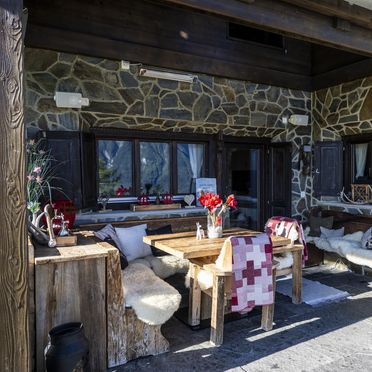 Terrasse, Chalet Flöna, Scuol, Graubünden, Schweiz
