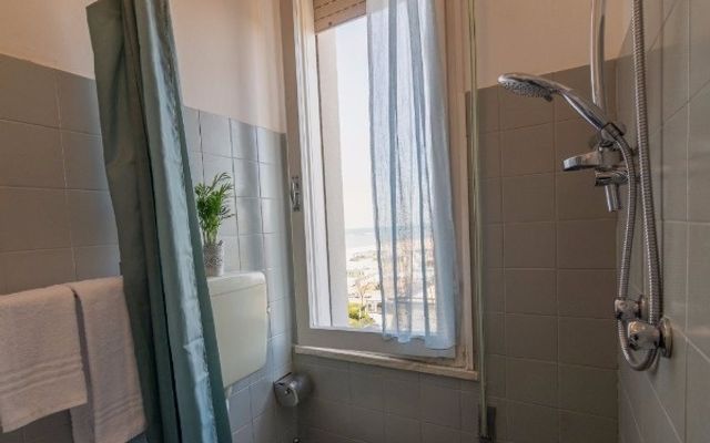 Dreibett Zimmer  - Balkone - Blick zum Meer image 5 - Strandhotel HOTEL ATLAS | Cesenatico | Italien