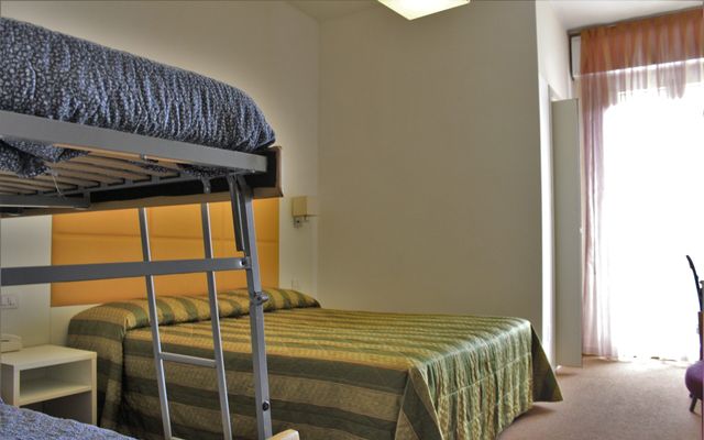Quadruple Room image 5 - Hotel St. Moritz