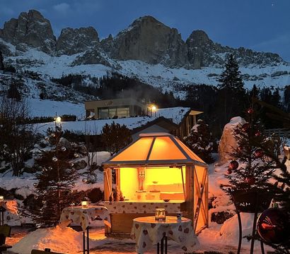 Moseralm Dolomiti Hideaway: CHRISTMAS UNDER THE ROSE GARDEN