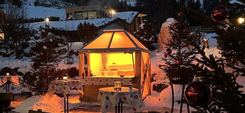 Moseralm Dolomiti Hideaway: CHRISTMAS UNDER THE ROSE GARDEN
