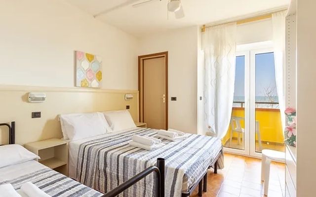 Dreibettzimmer image 4 - Hotel Mignon | Riccione | Italy
