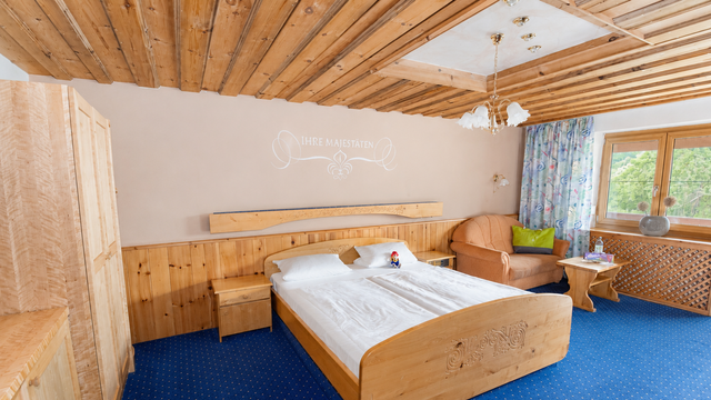 Pony Rocky | Haupthaus