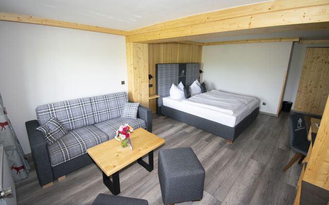 Eichhörnchen Max image 5 - Familotel Bayerischer Wald Der Böhmerwald