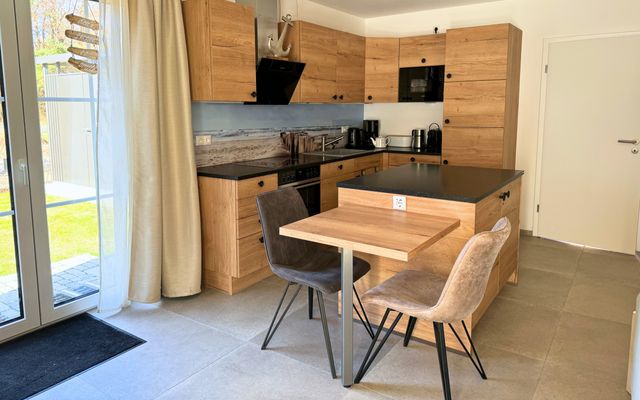 Küche mit Sitzgelegenheit