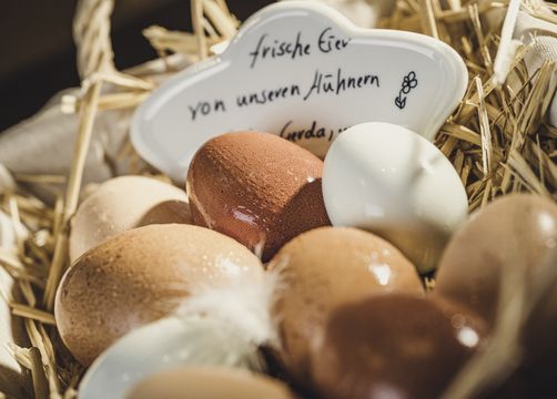 Biohotel Rastbichlhof: Frische Eier aus eigener Haltung - Biohotel Rastbichlhof , Neustift im Stubaital, Tirol, Österreich