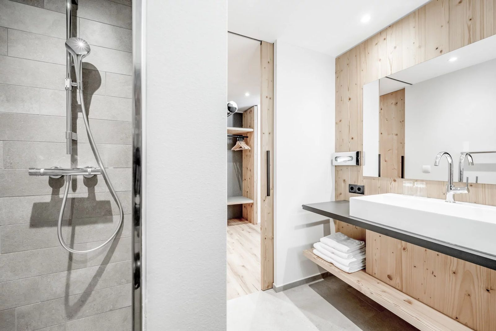 Suite Schesaplana image 2 - Alpenhotel Zimba