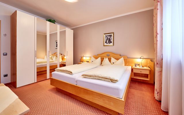 Unterkunft Zimmer/Appartement/Chalet: Compfort Suiten mit Balkon oder Terrasse, 1-3 Personen