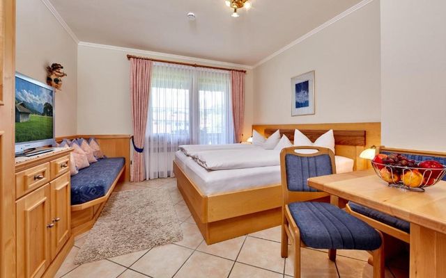 *** Doppelzimmer mit Zugspitzblick image 2 - Gästehaus Ferienhaus Marianne 