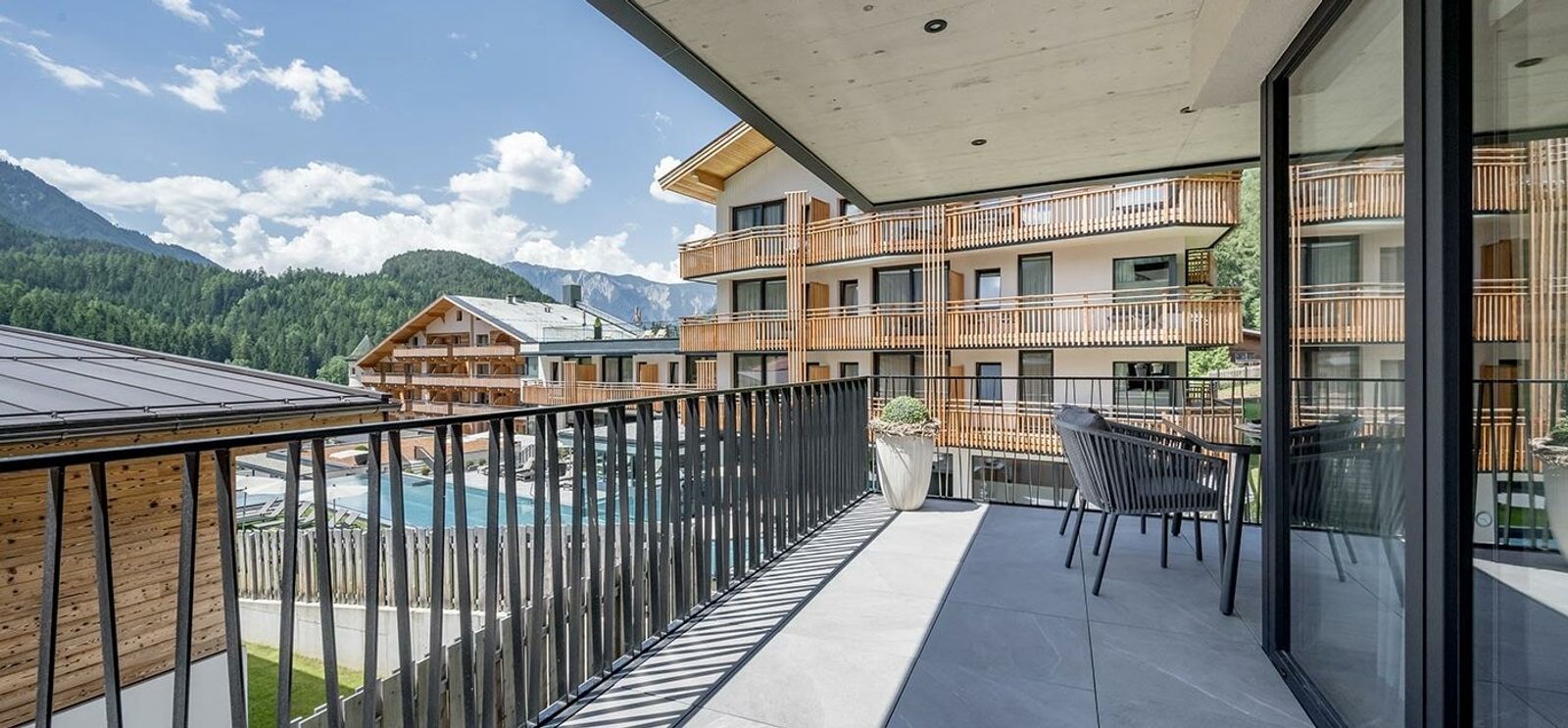 APARTMENTS № FIVE image 12 - Apartmenthaus Falkner  Five