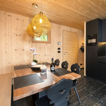 Kitchen with dining area, Sissi Chalet Königin, Cavareno, Trentino-Alto Adige, Italy