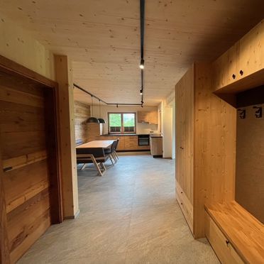 Garderobe mit Blick in die Küche, Lärchenchalet, Weißensee, Kärnten, Kärnten, Österreich