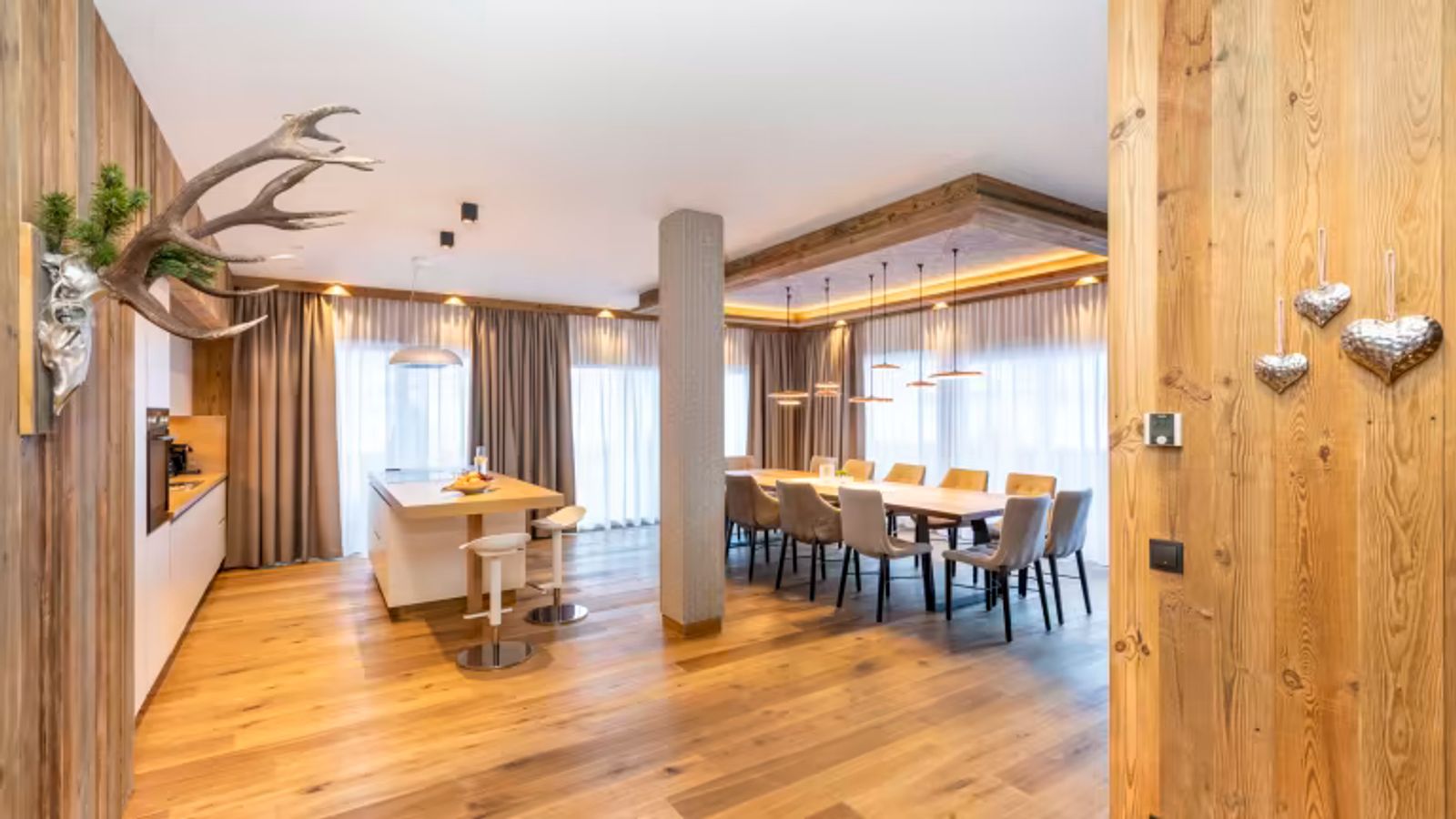 Chalet Deluxe image 3 - Ferienanlage Central GmbH