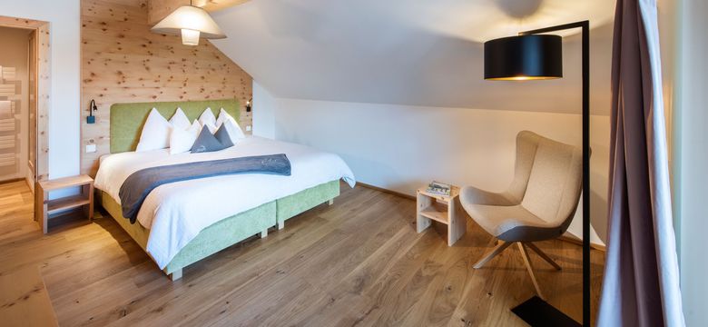ALMGUT Mountain Wellness Hotel: Swiss stone pine suite image #1