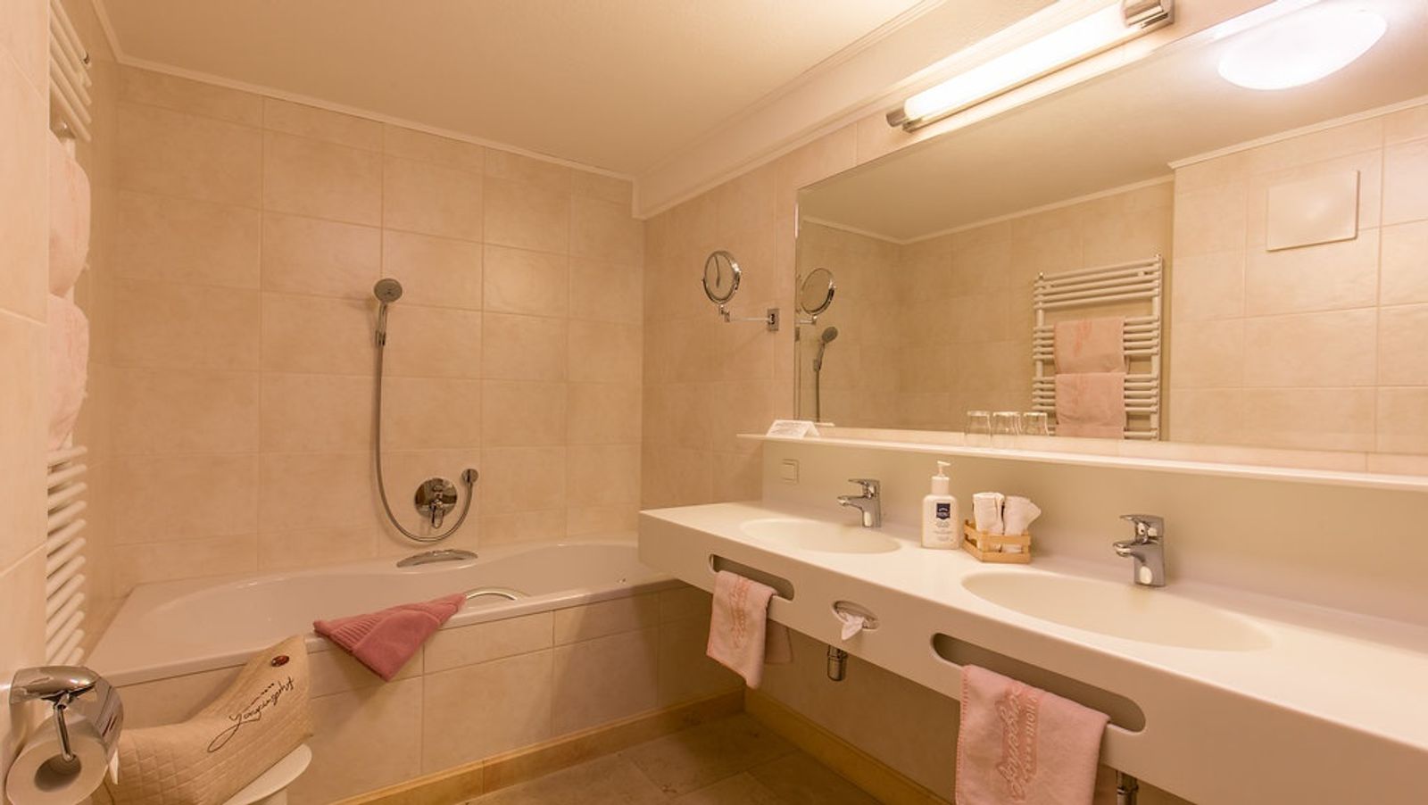 Familienzimmer de Luxe mit Balkon image 9 - Hotel Gaspingerhof