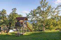 Bio- und Vitalbauernhof Bacherhof: Kinderspielplatz - Bio- und Vitalbauernhof Bacherhof, Millstatt am See, Millstätter See, Kärnten, Österreich