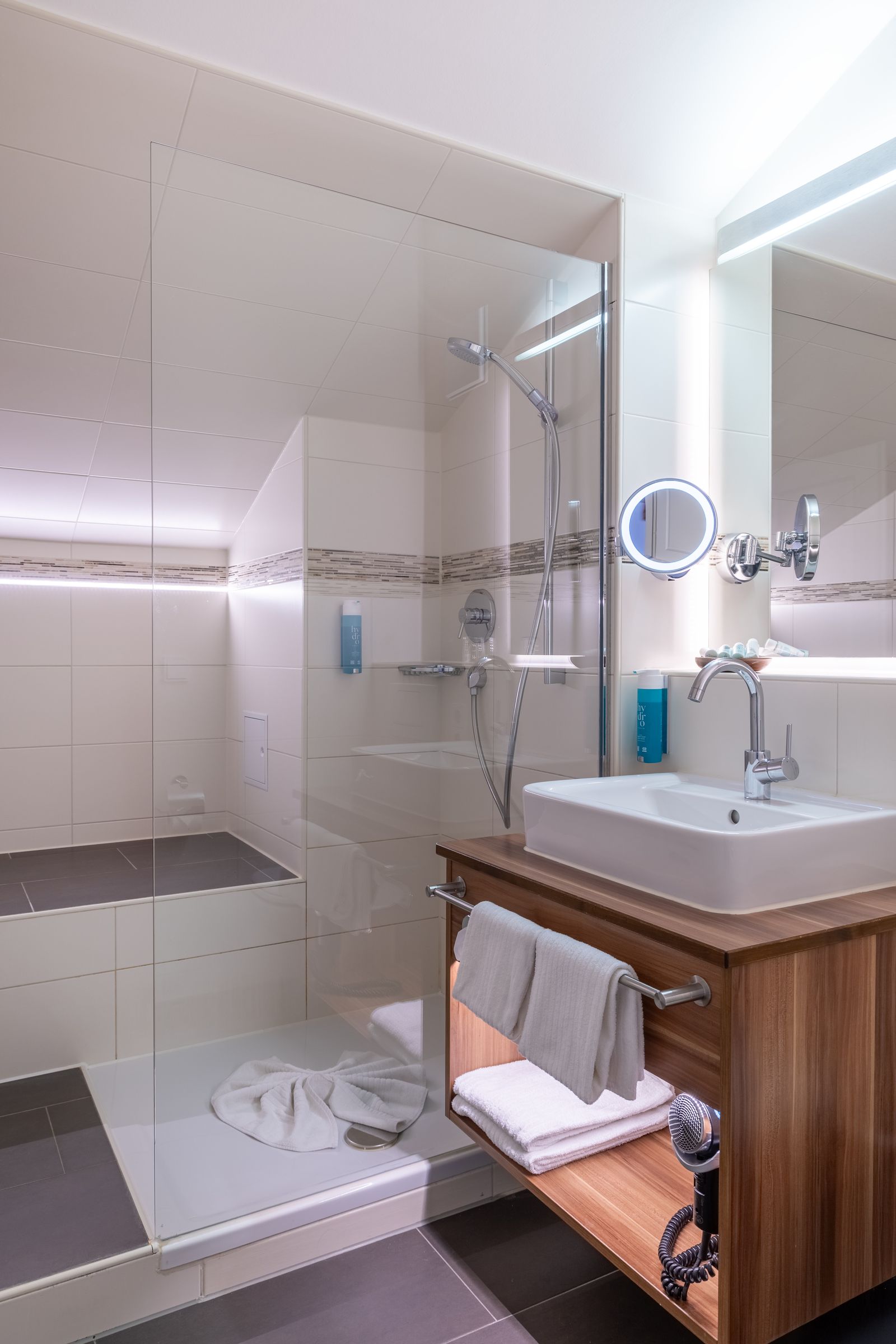 Doppelzimmer deluxe image 5 - Königshof Hotel Resort Oberstaufen