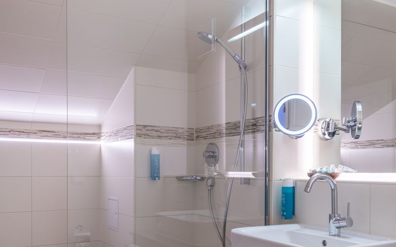 Doppelzimmer deluxe image 5 - Königshof Hotel Resort Oberstaufen